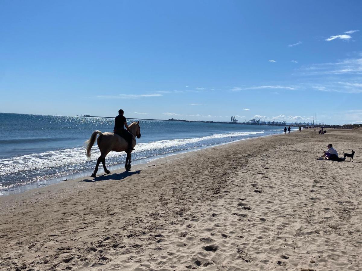 Alojamiento En Primera Linea De Playa Con Wifi Lejlighed Valencia Eksteriør billede