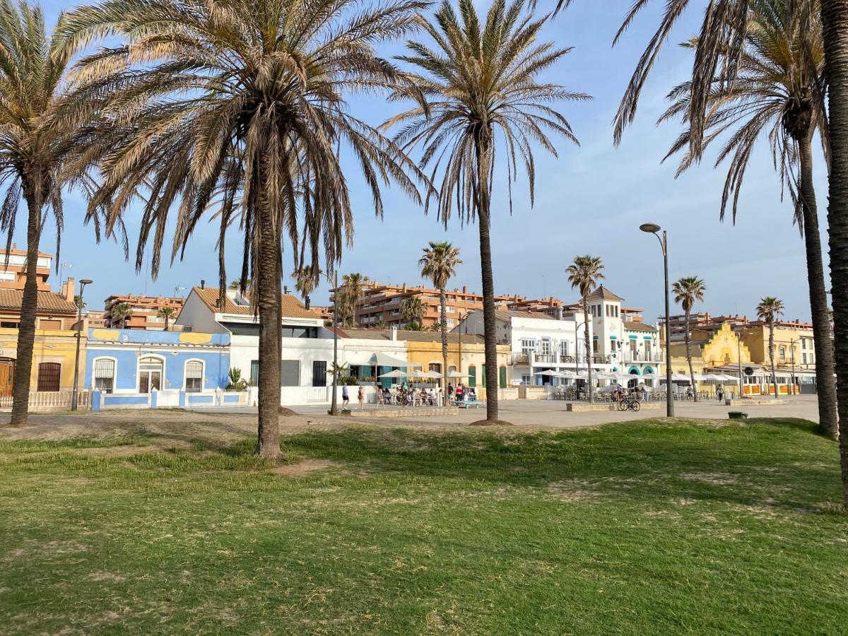 Alojamiento En Primera Linea De Playa Con Wifi Lejlighed Valencia Eksteriør billede